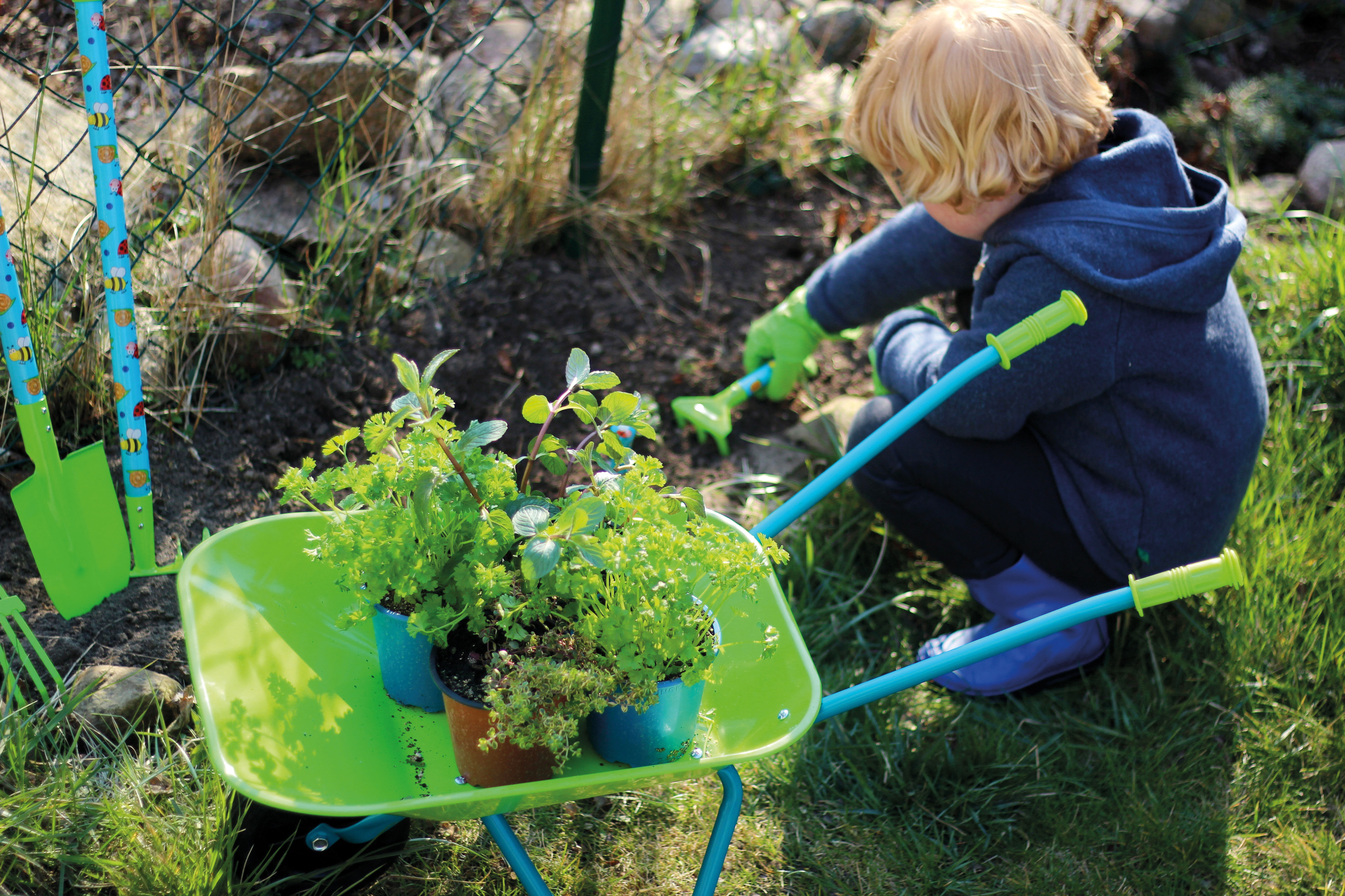 Großes Gartenset mit Schubkarre für Kinder