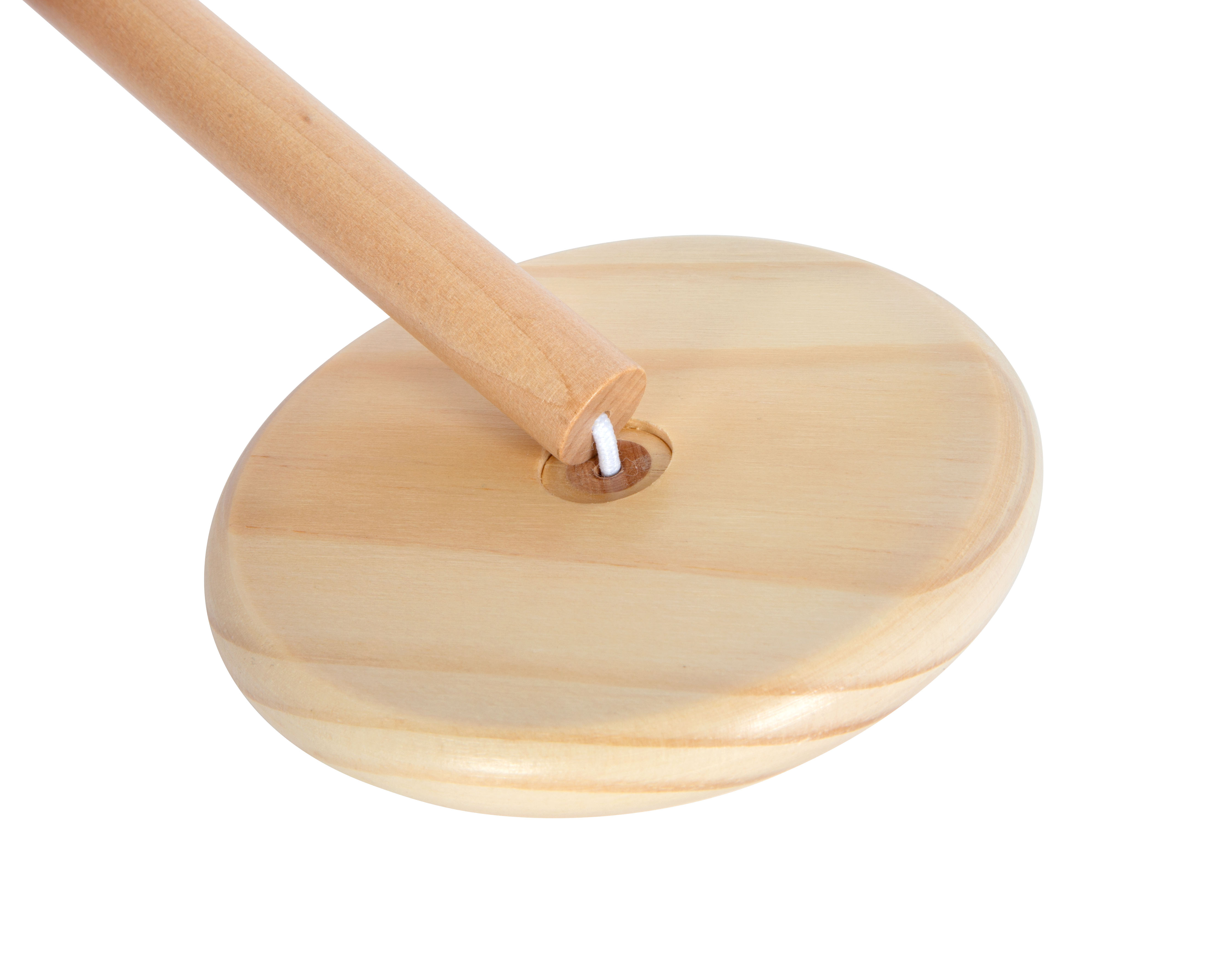 Stapelturm aus Holz mit beweglicher Stange