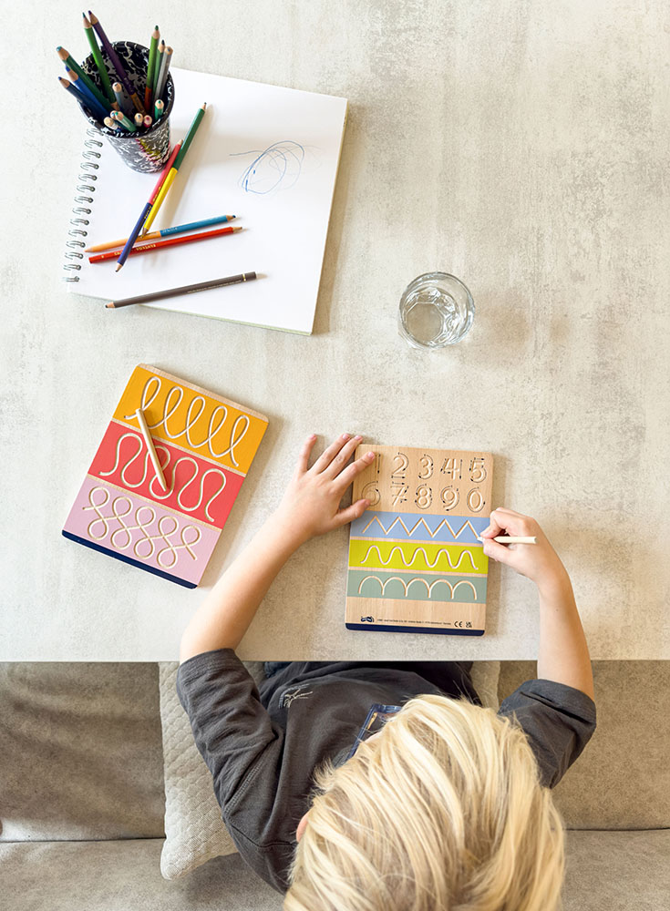 Schreibtafel Educate mit Kind