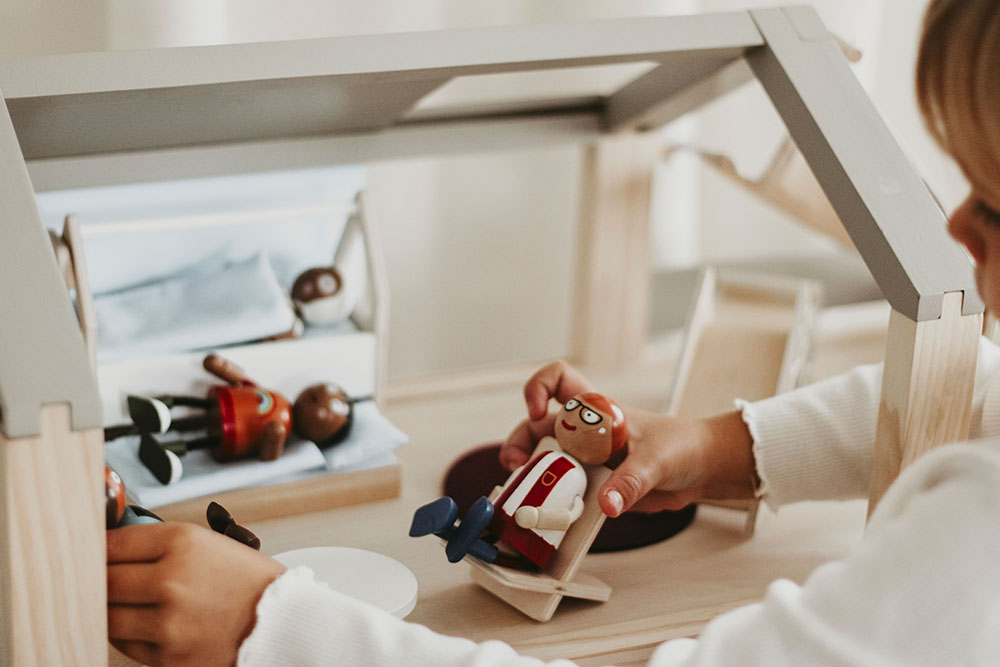 Puppenhaus Natur mit Möbeln für Kinder, Person