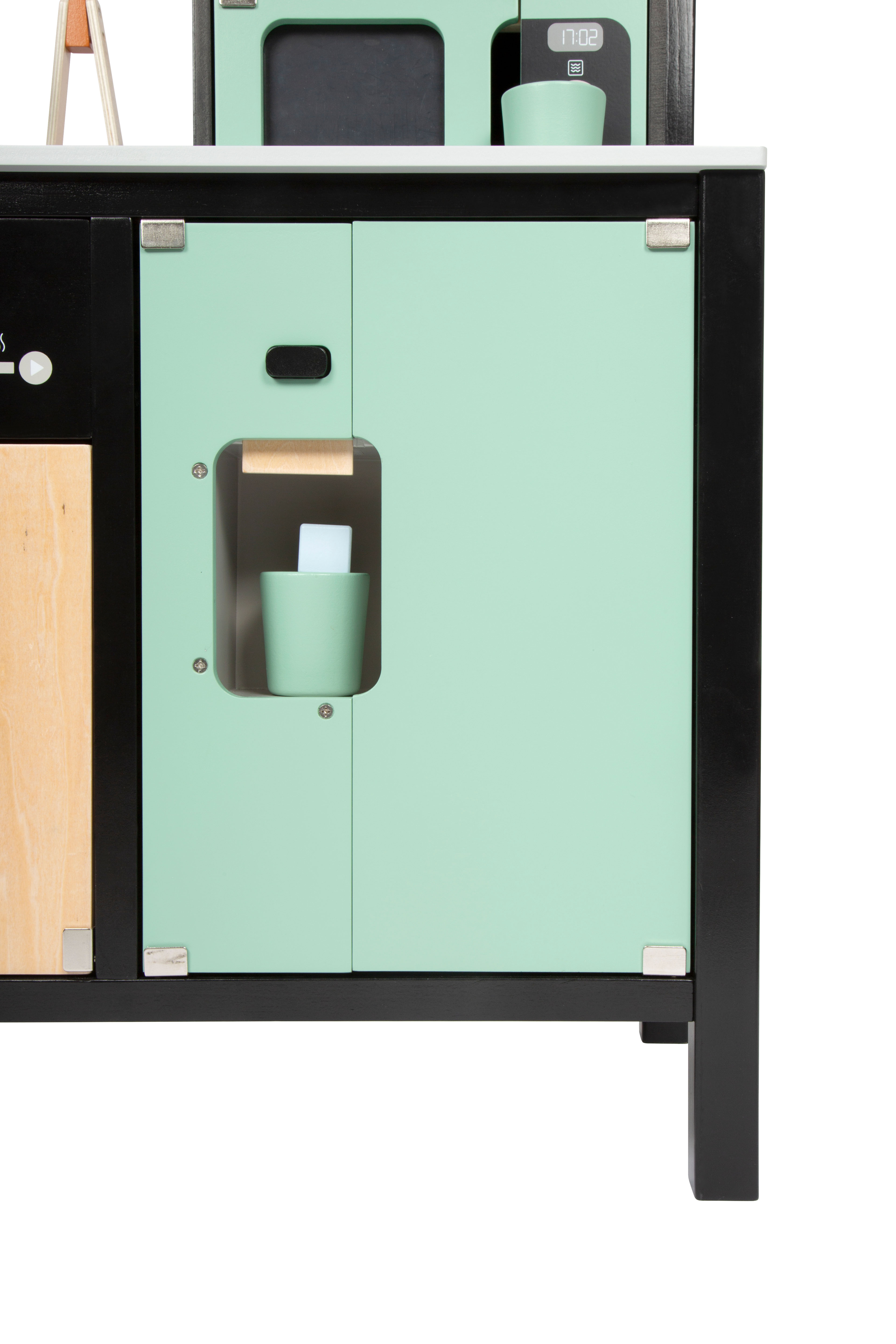 Moderne Kinderküche mit Mikrowelle