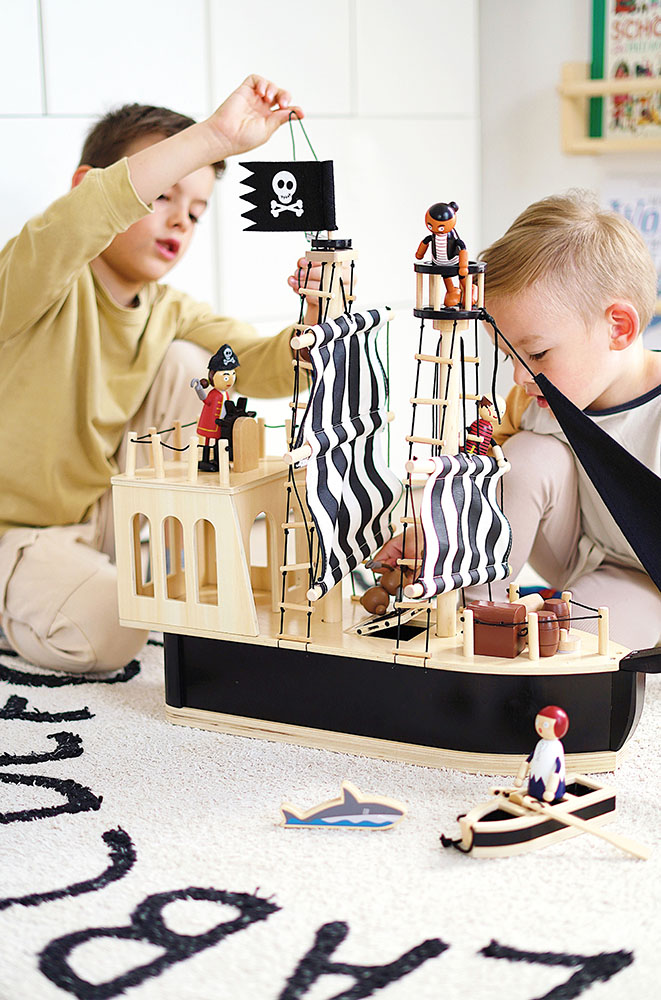 Piratenschiff Spielzeug mit Figuren