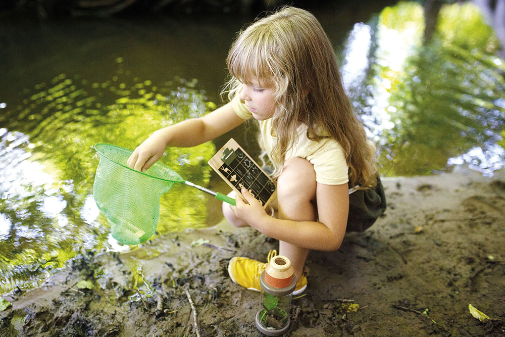 Kind entdeckt mit Entdeckerset Discover