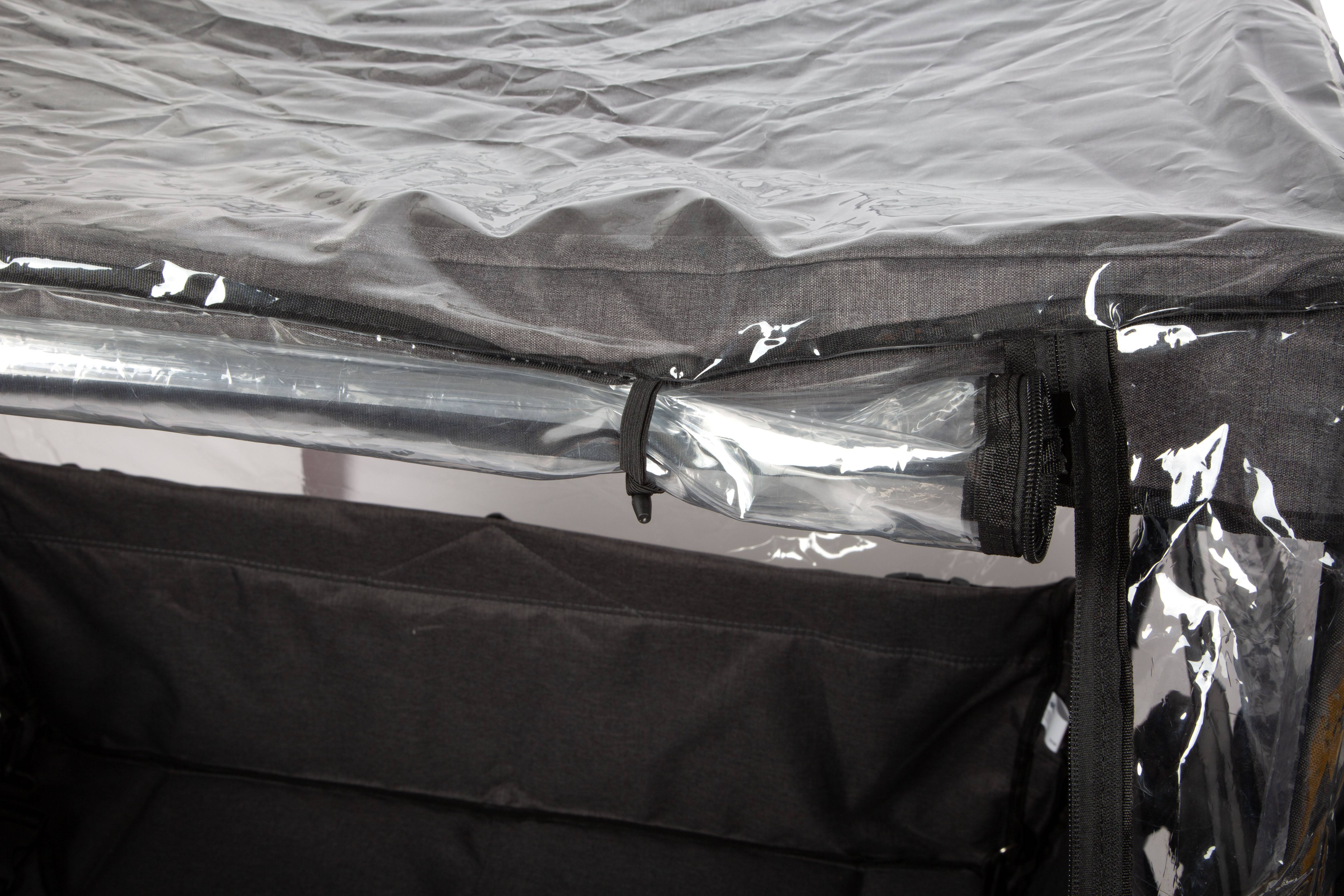 Bollerwagen mit durchsichtigem Regenschutz