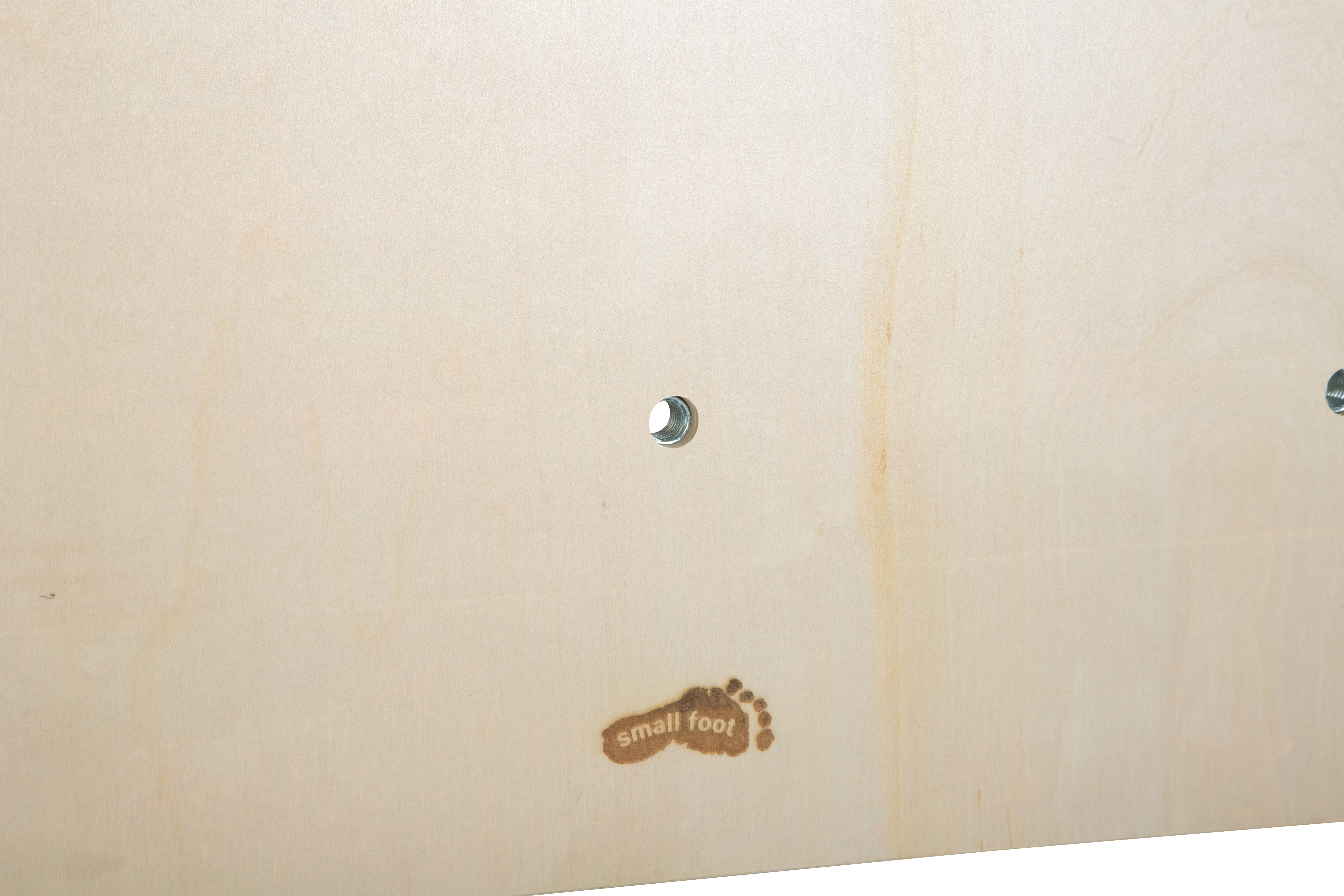 Kletterwand für Kinder mit vestellbaren Klettersteinen