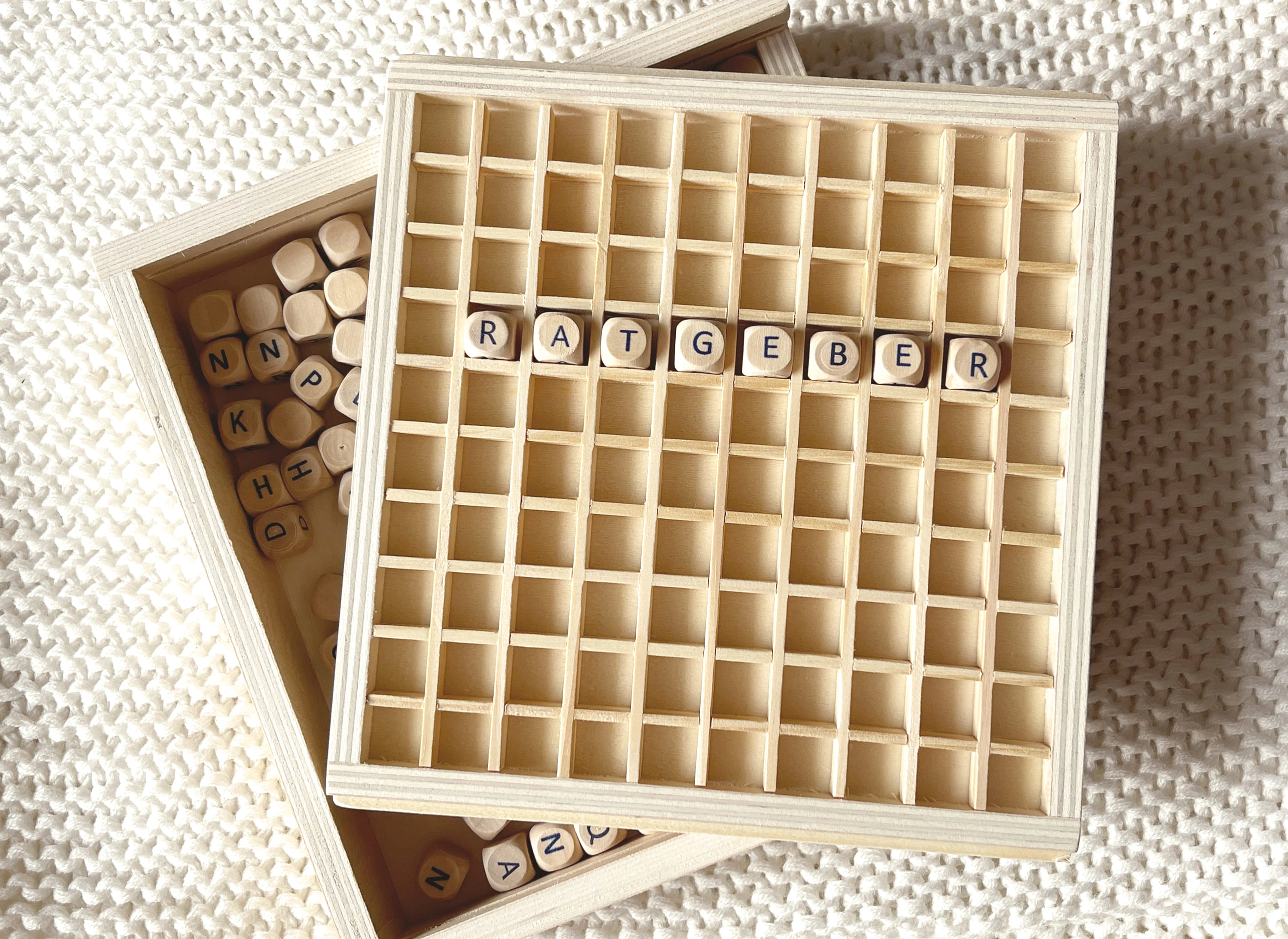 Wörter legen Spiel mit Ratgeber-Text