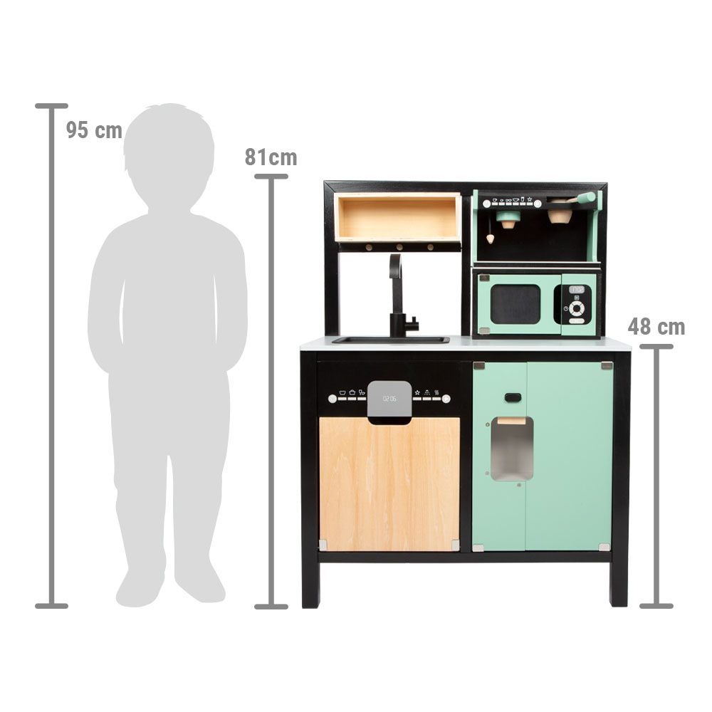 Zwei grüne Trinkbecher und drei Eiswürfel aus Holz