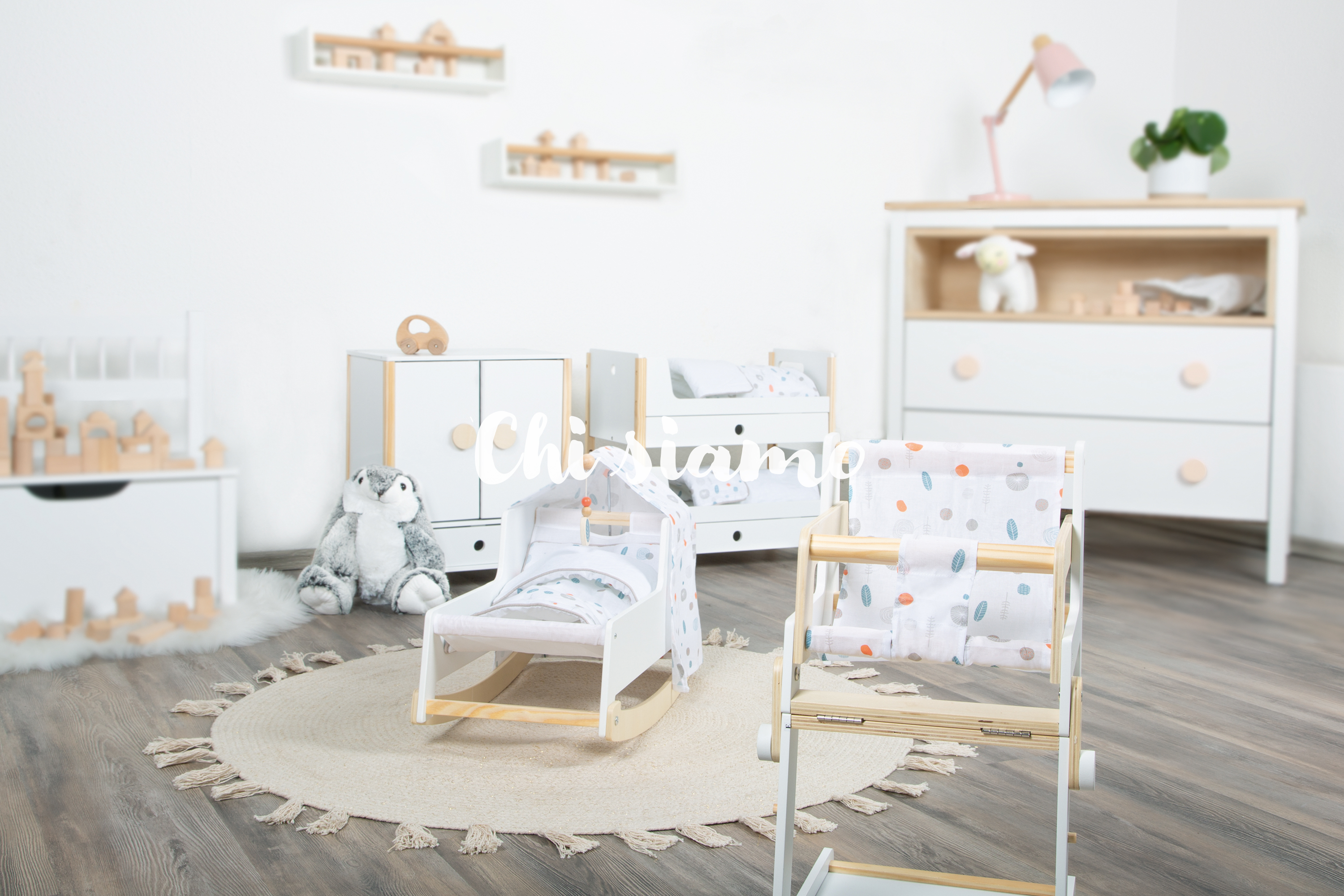 Kinderzimmer mit Puppenmöbeln