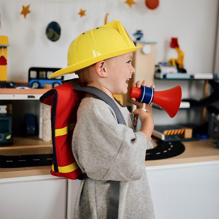 Feuerwehr-Spielzeug mit Rucksack und Kettensäge für Kinder, Lieblingsspielzeuge, Blog