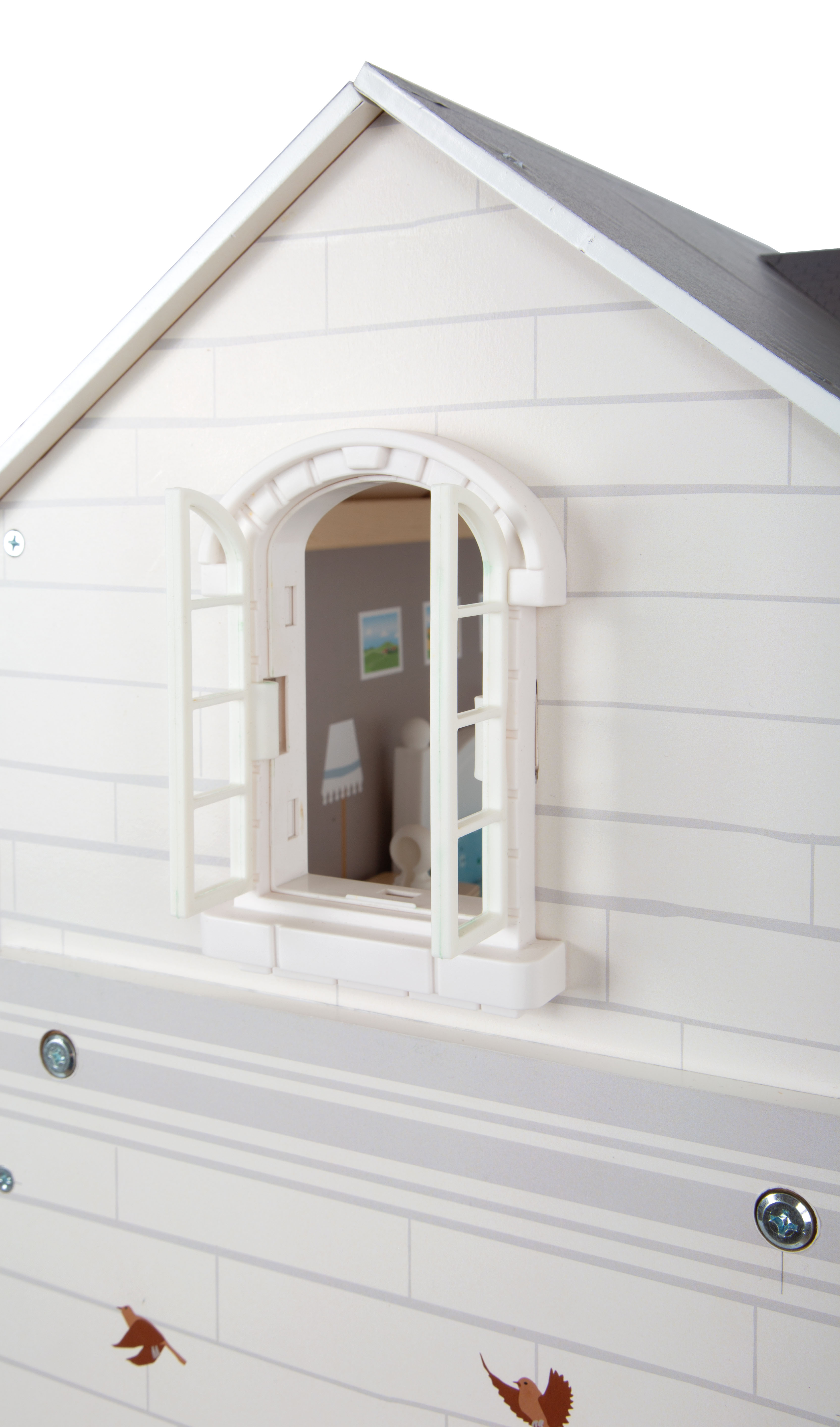 Mädchen mit großem Puppenhaus aus Holz