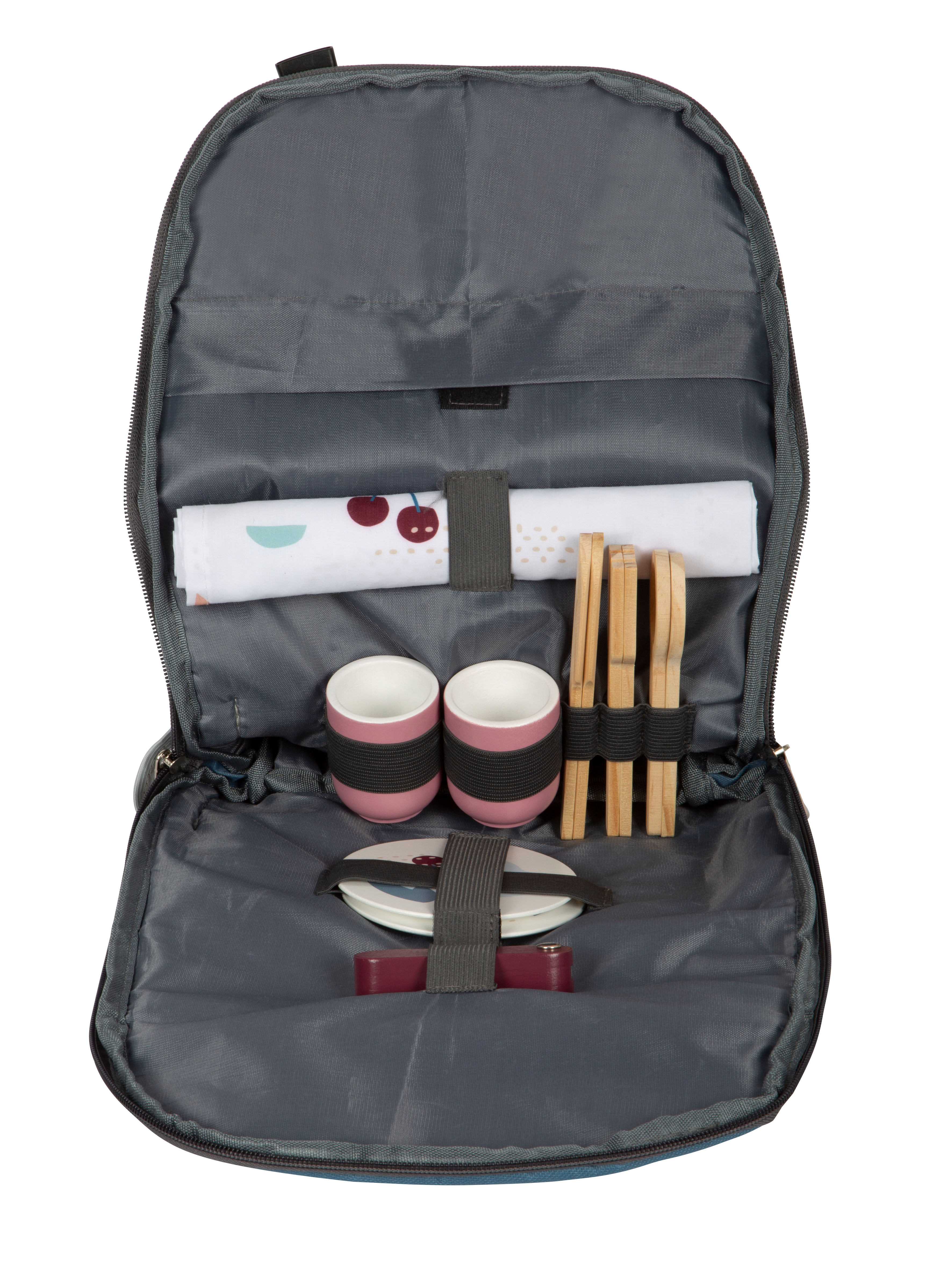 Offener Rucksack mit verstautem Picknickzubehör