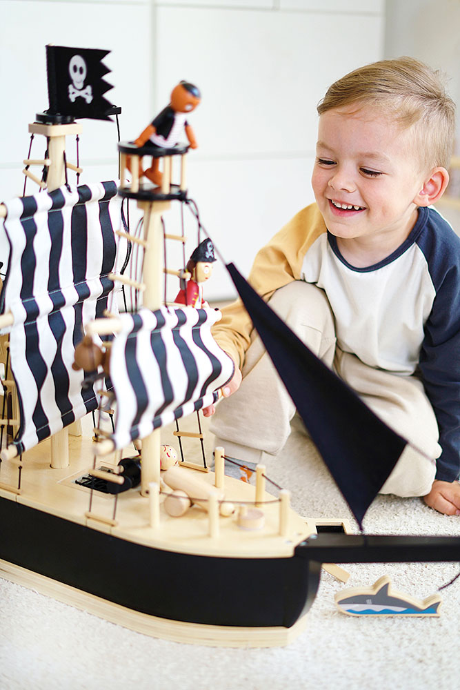 Piratenschiff Holzspielzeug mit Segeln