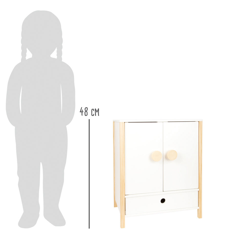 Morderne Puppenmöbel aus Holz im Kinderzimmer