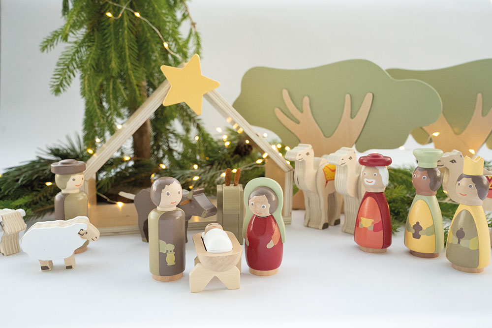 Weihnachtskrippe Spielset mit Figuren Kind spielt