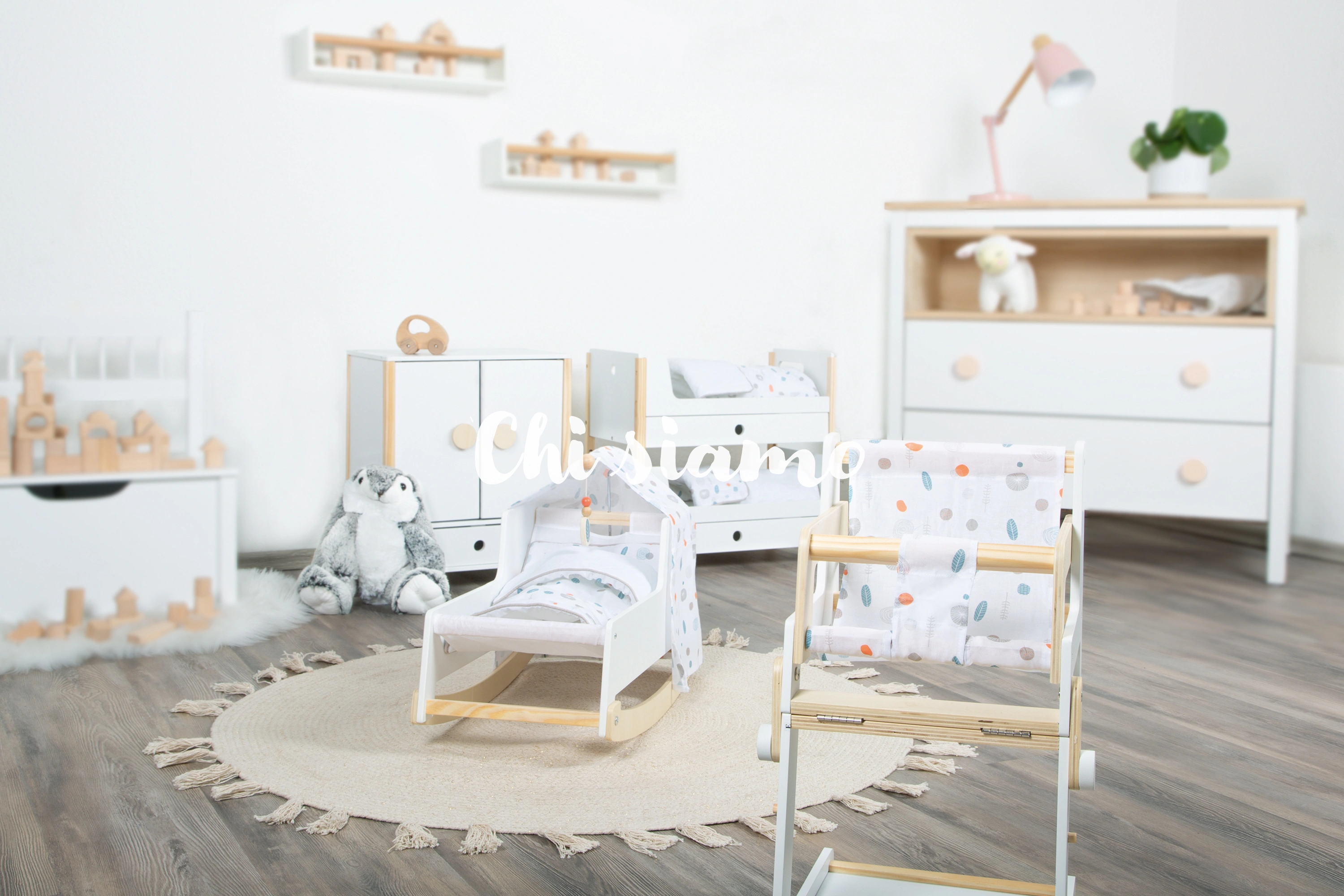 Kinderzimmer mit Puppenmöbeln