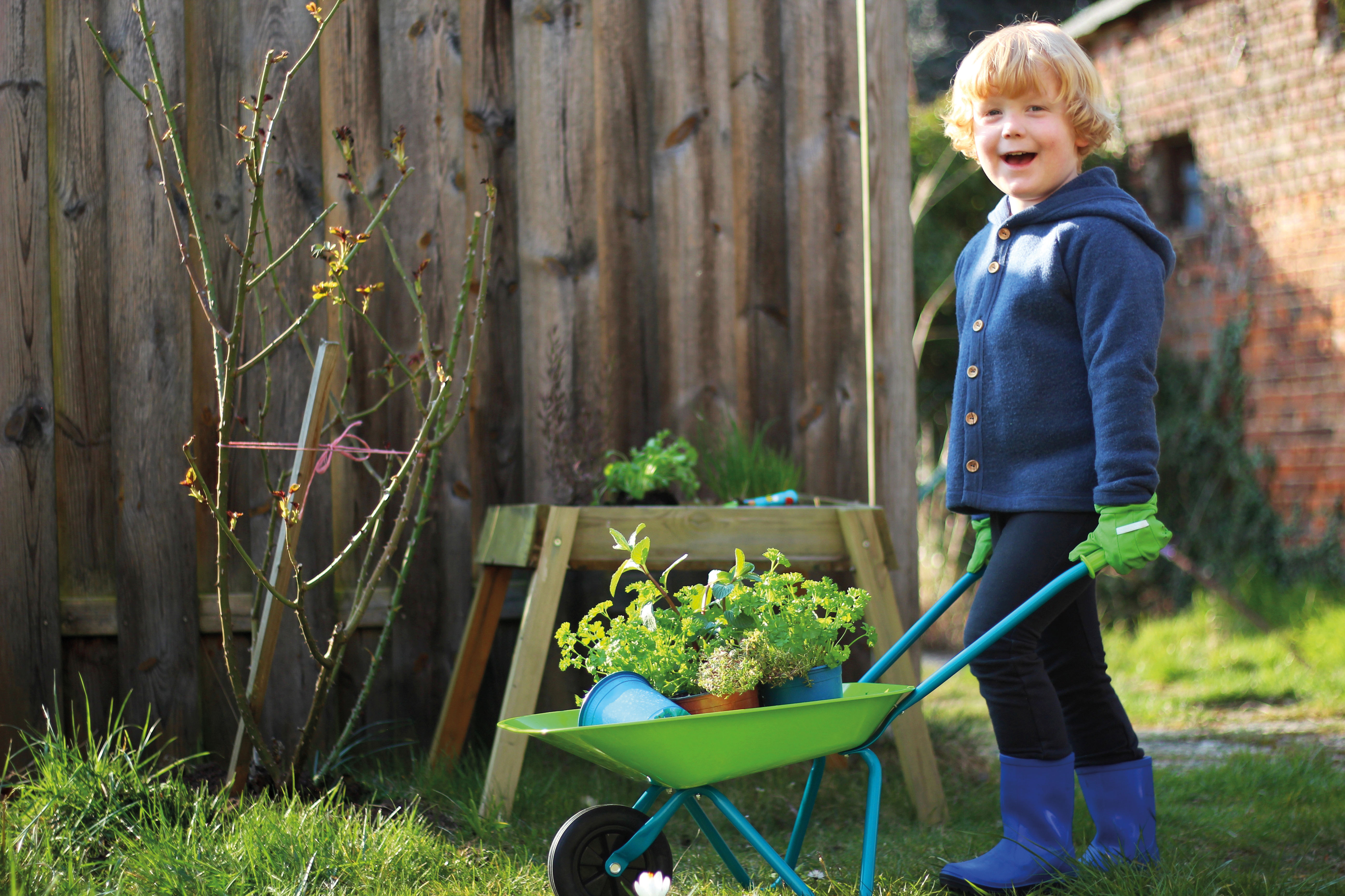 Großes Gartenset mit Schubkarre für Kinder