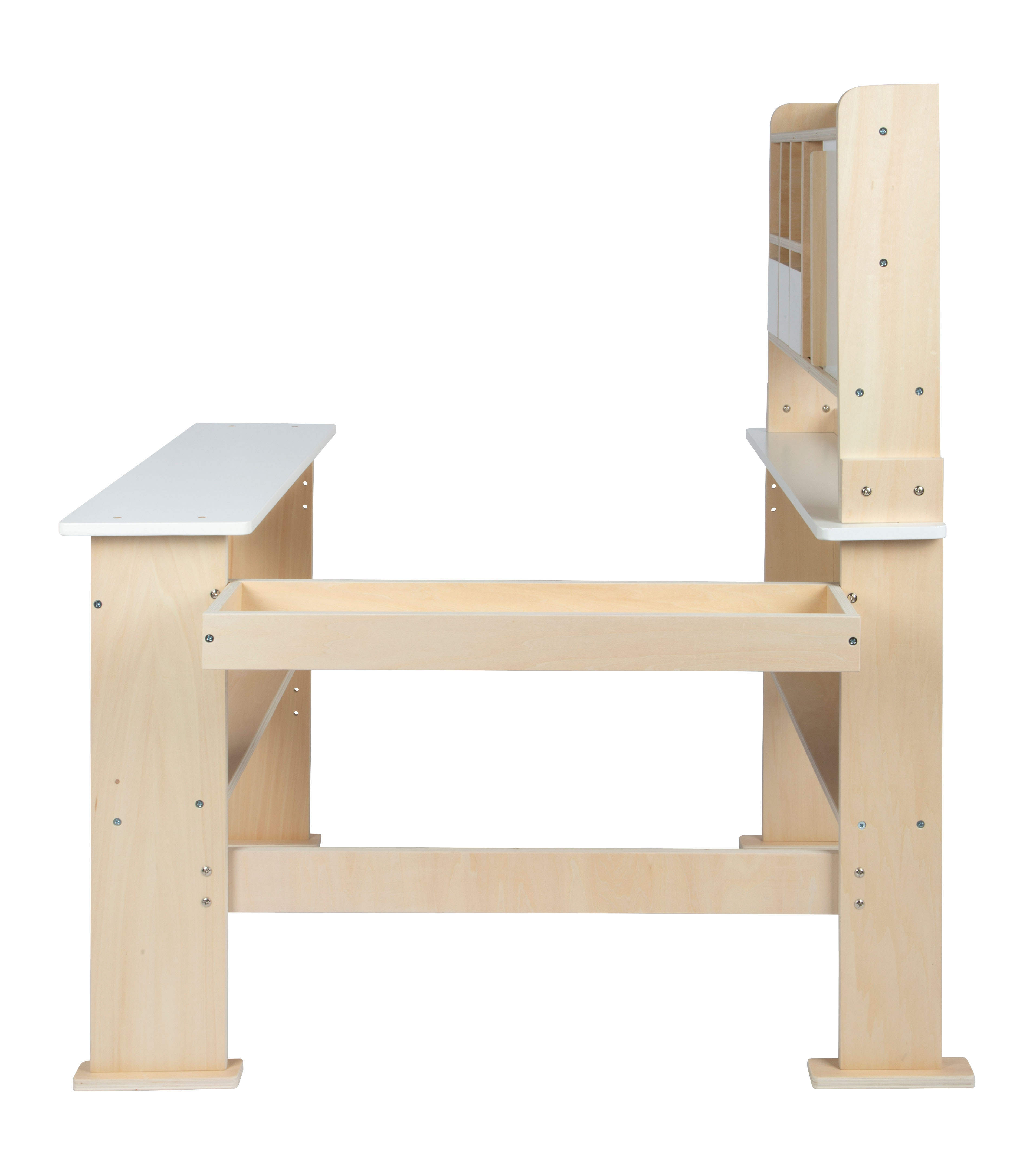 Marktstand aus Holz mit Regalen