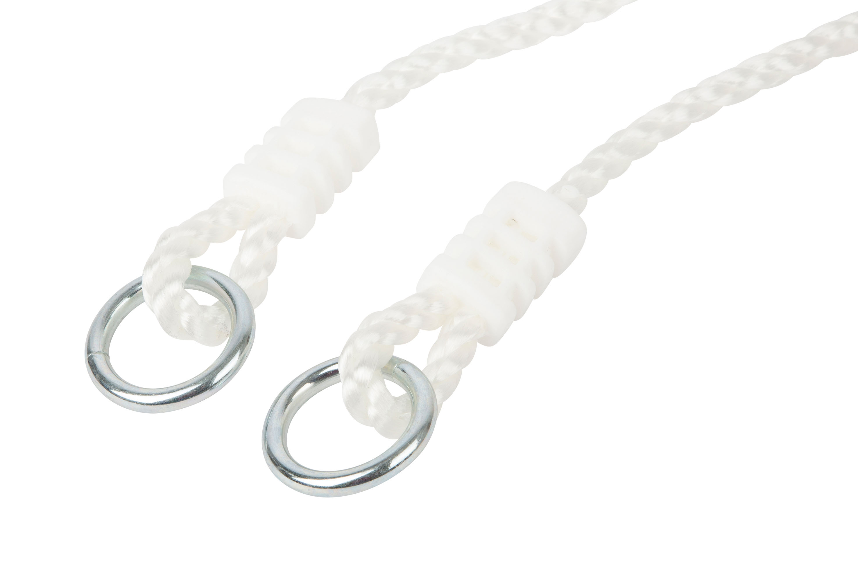 Weiße Seile mit Metallringen