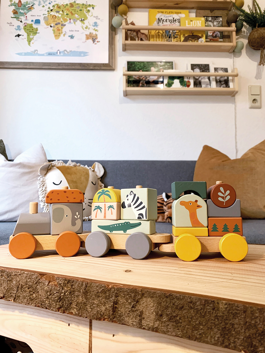 Safari Holzzug im Kinderzimmer