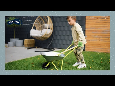 Brouette avec outils de jardin